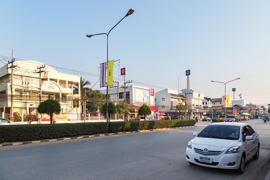 Khunyuw Hotel Fang Exterior photo